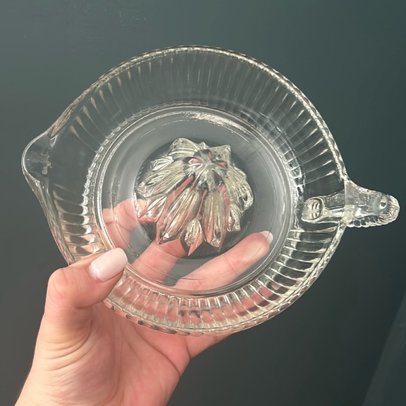 Beautiful Crystal Juicer HEAVY No Cracks Vintage Kitchen Gadgets - Picture 1 of 5